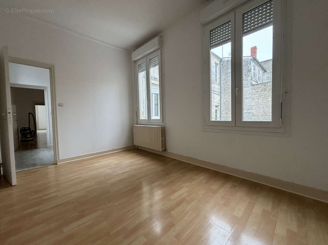 Hyper centre immeuble mixte local commercial et triplex f4 - photo 8
