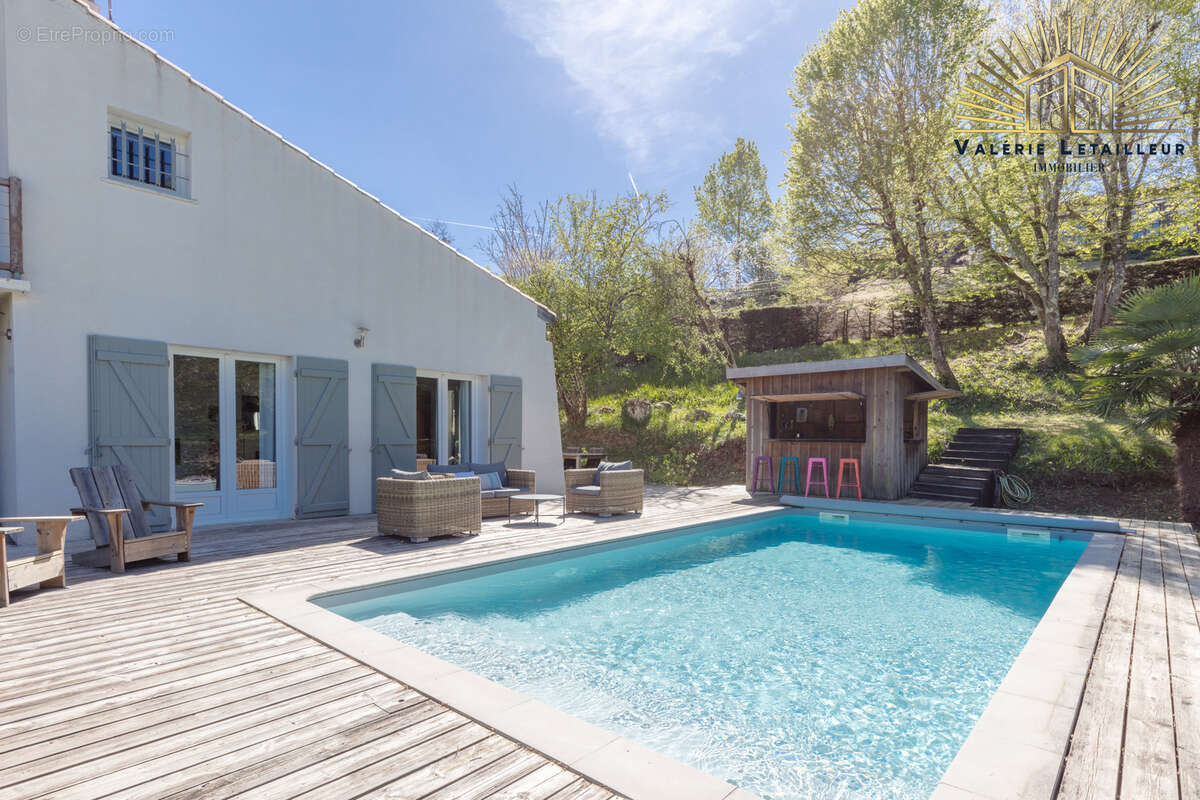 Magnifique maison de caractère développant environ 170 m2 habitables, complétés par 100 m2 de sous-sol, le tou - photo 14