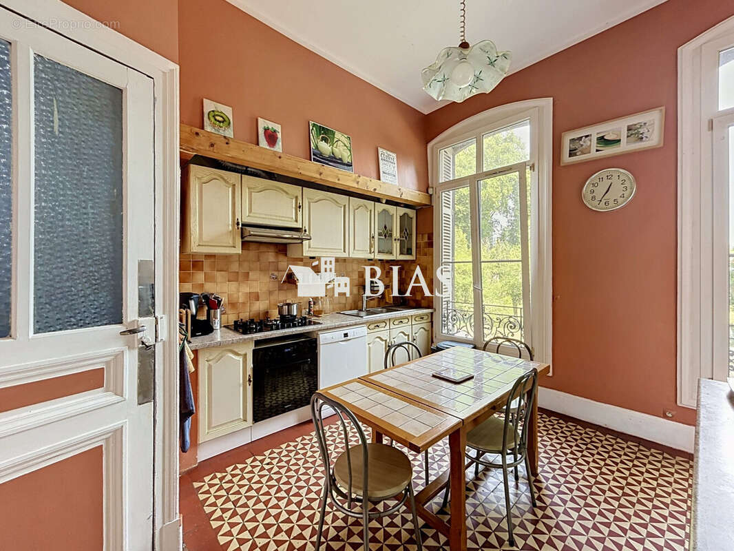 Maison 325 m² à Caudebec-Les-Elbeuf  - photo 6
