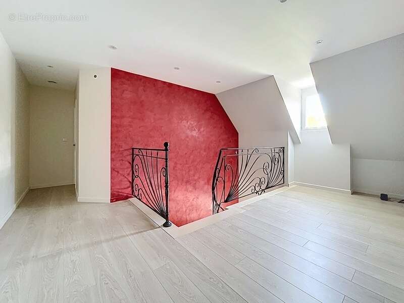 Maison à BEAUMONT-LA-RONCE