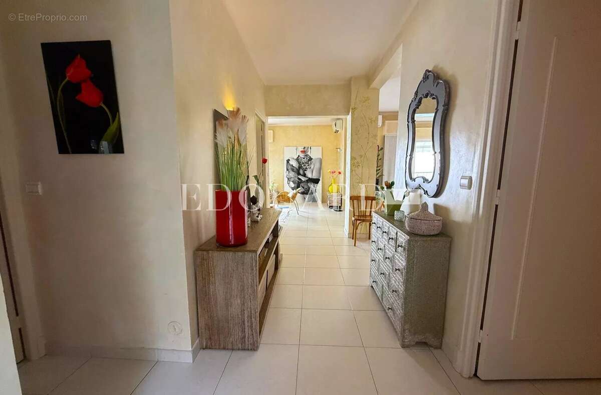 Appartement à EZE