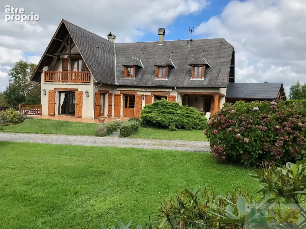 Maison de caractère 224 m² habitables sur un terrain de 2179 m² - photo 1