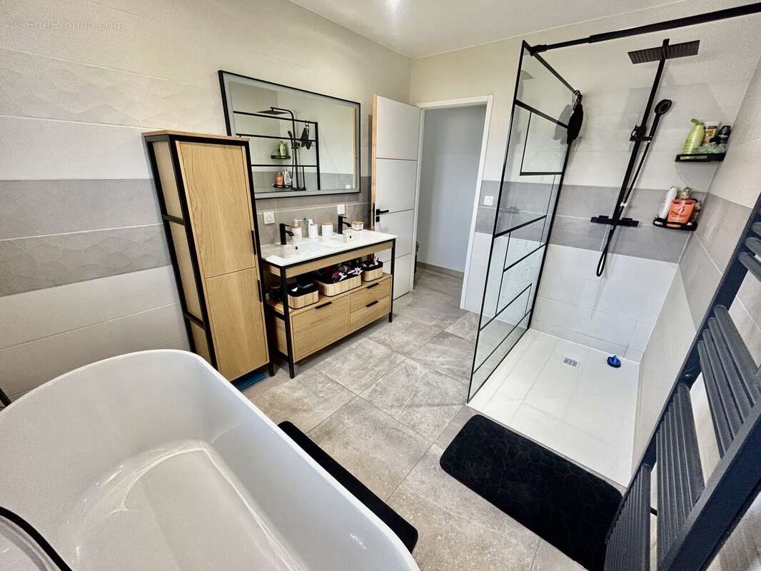 Maison à IS-SUR-TILLE