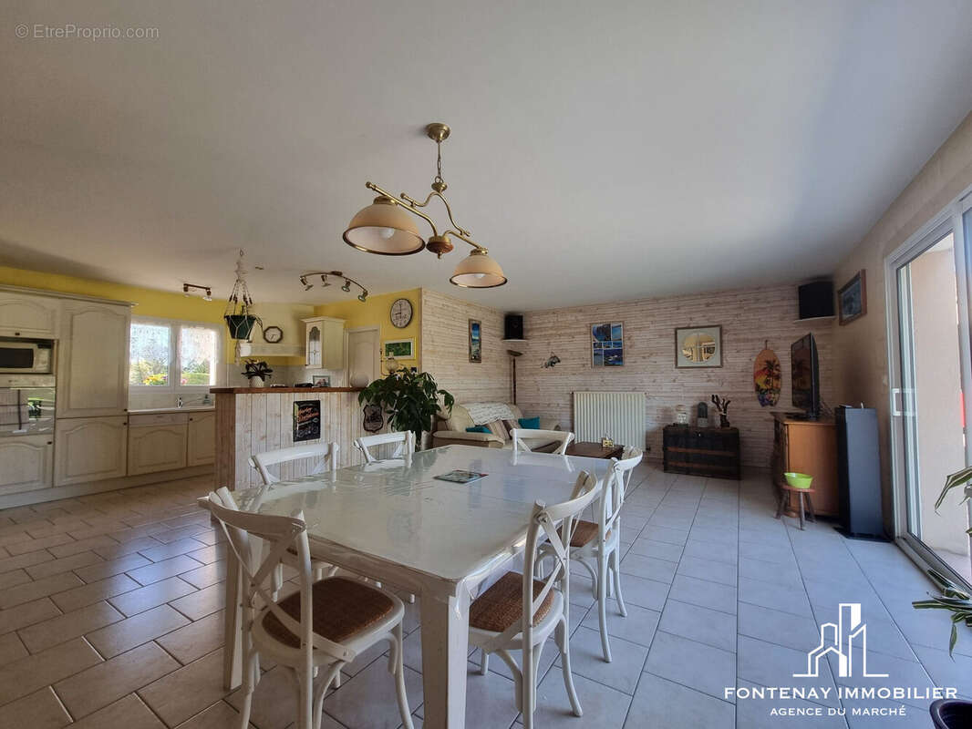 PIECE DE VIE - Maison à FONTENAY-LE-COMTE