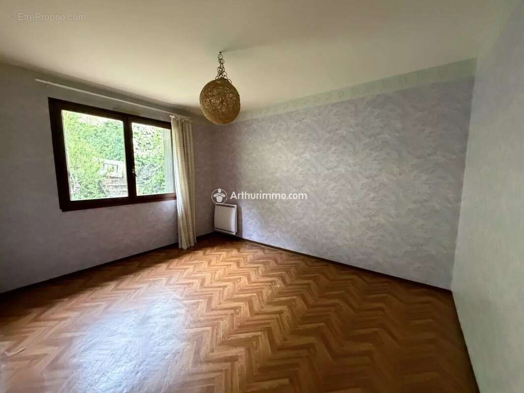 Maison à CREISSELS