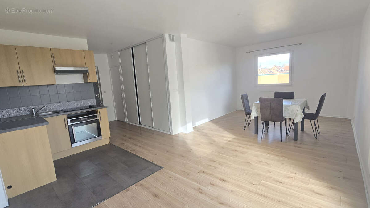Appartement à BONNELLES