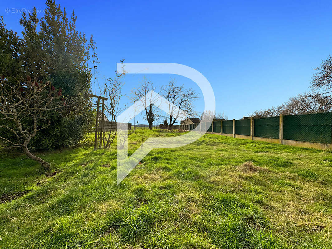 Maison à CREVECOEUR-LE-GRAND