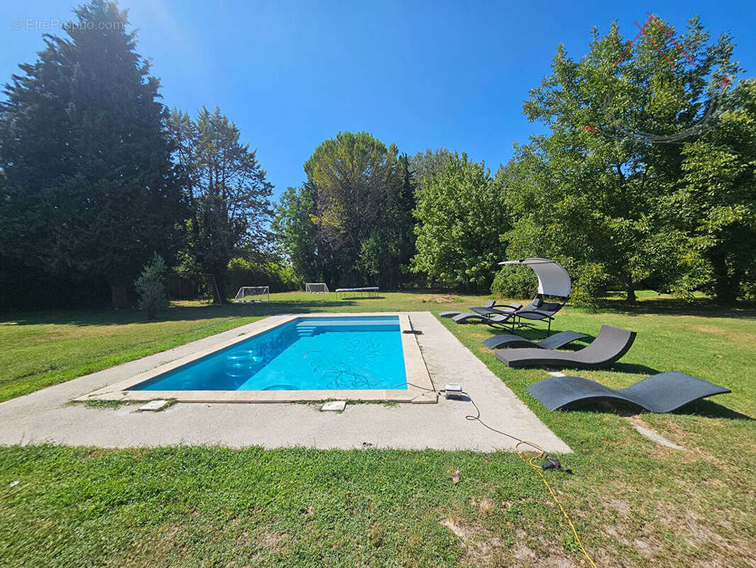 Magnifique Villa de 180 m2 avec piscine au coeur d'un parc arboré - photo 2