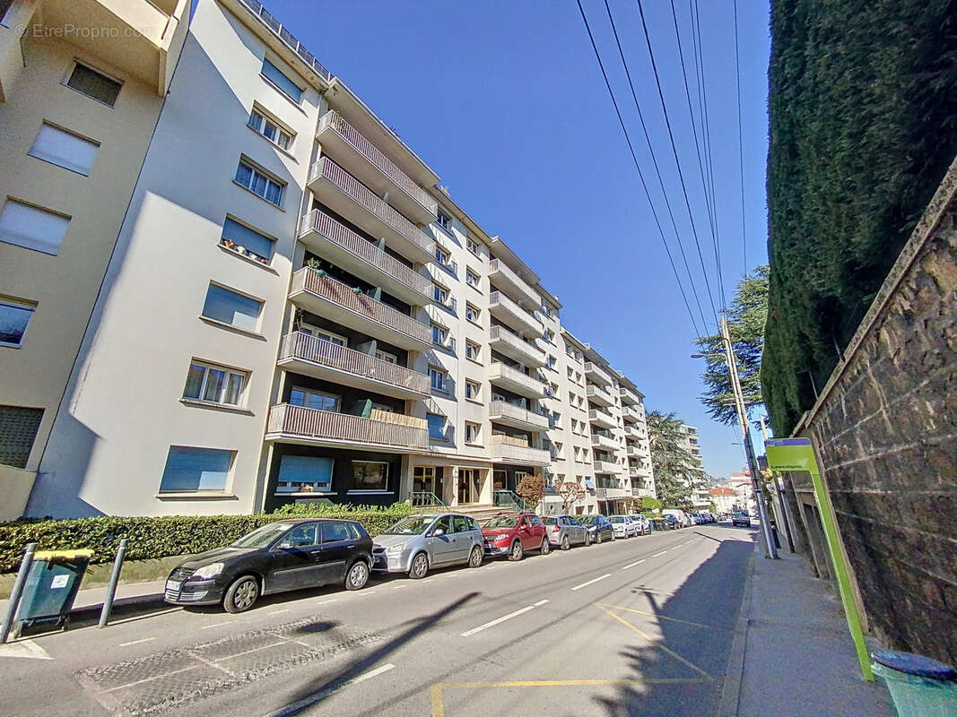 Appartement à SAINT-ETIENNE