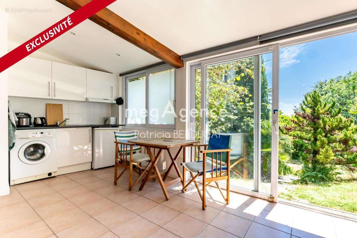 PROPRIETE FAMILIALE avec MAISON et ANNEXE / 189m² / 5 CHAMBRES - Avec terrasse et jardin arboré - photo 17