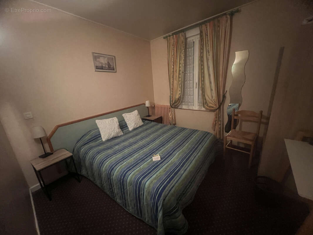 Commerce à JUGON-LES-LACS