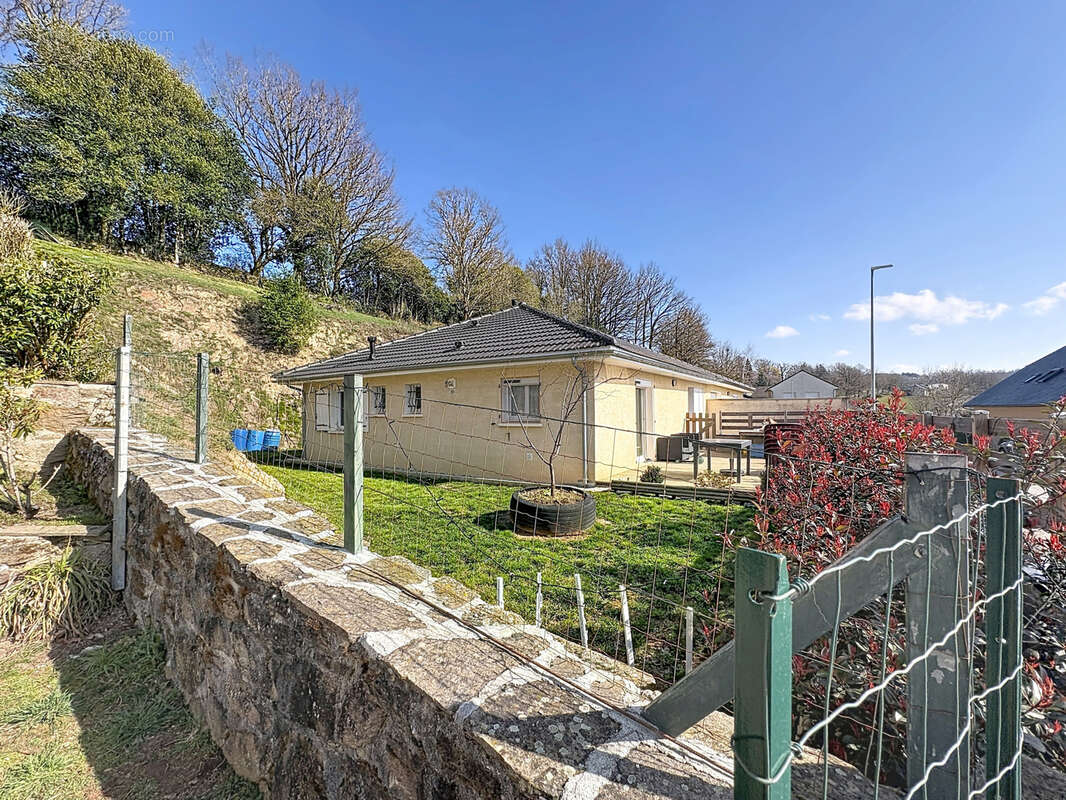 Prades de Salars. Maison contemporaine de plein pied avec jardin. - photo 12