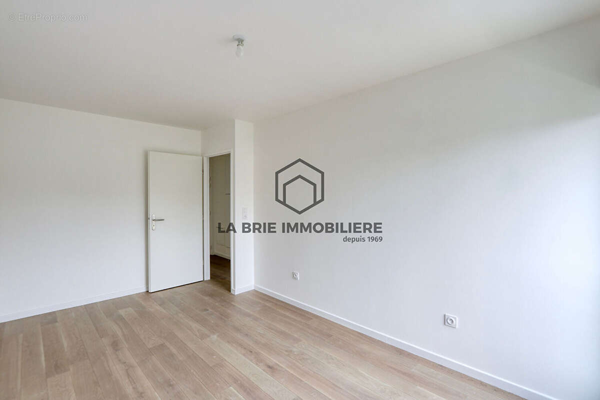 Appartement à SAINT-MAUR-DES-FOSSES