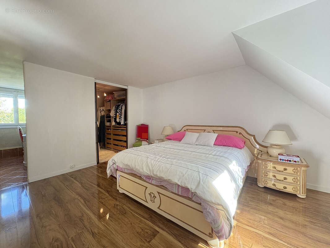 Maison à LA QUEUE-EN-BRIE