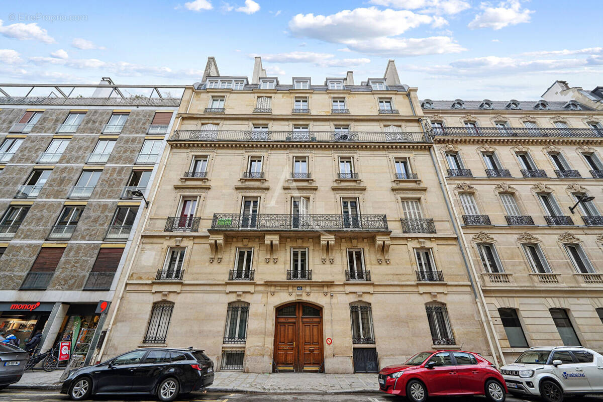 Appartement à PARIS-8E
