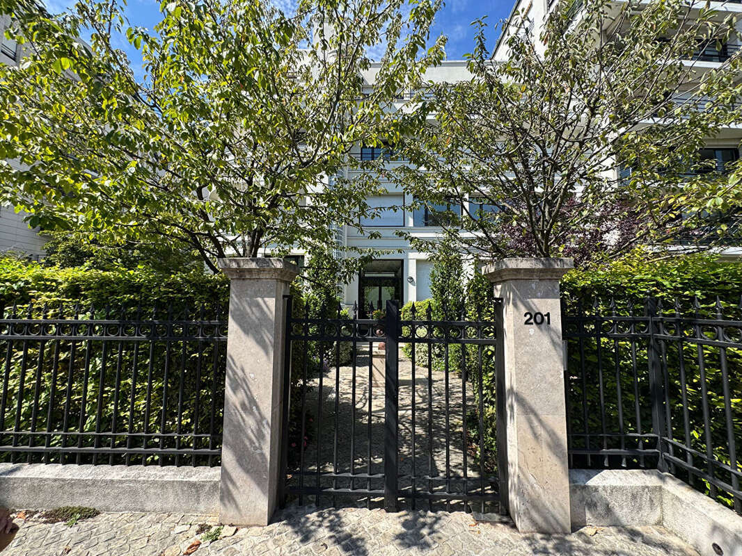 Appartement à COURBEVOIE