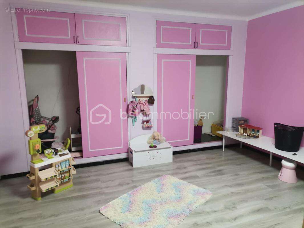 Fonds de commerce Boulangerie Pâtisserie traditionnelle avec location appartement T6 située au coeur d'un village de 5400 habita - photo 21