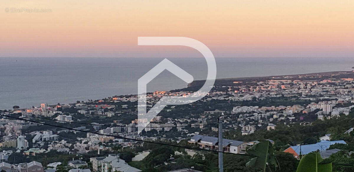 Terrain à SAINT-DENIS