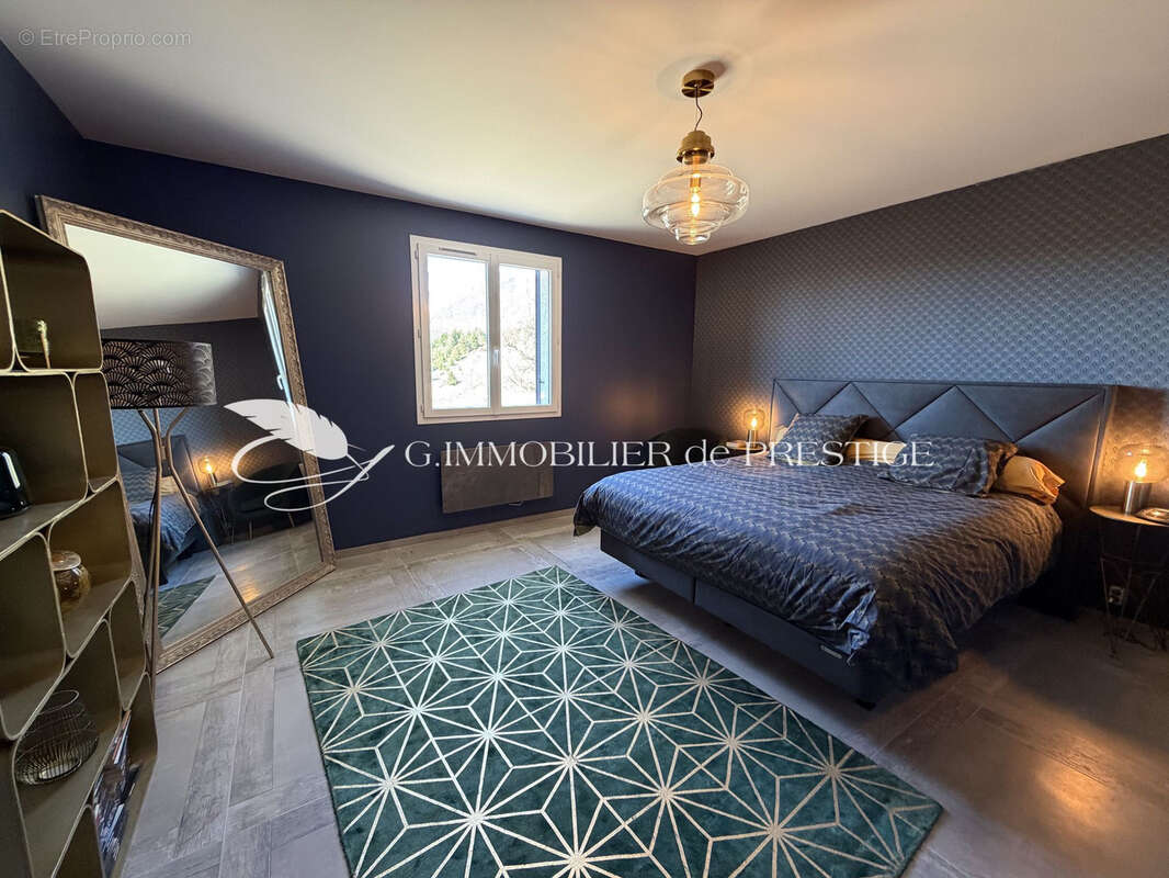 Maison à BEZAUDUN-SUR-BINE