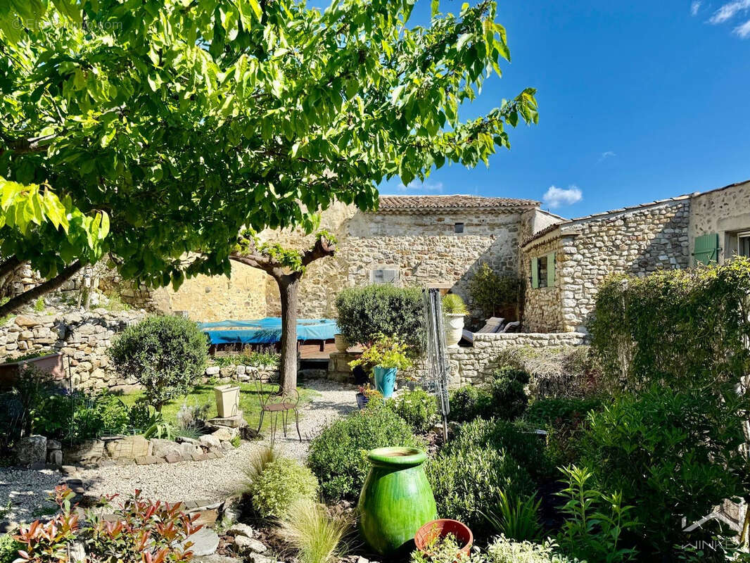 Isabelle di natalevous propose en exclusivité   maison de village  en pierre avec jardin  piscine et dépendanc - photo 24