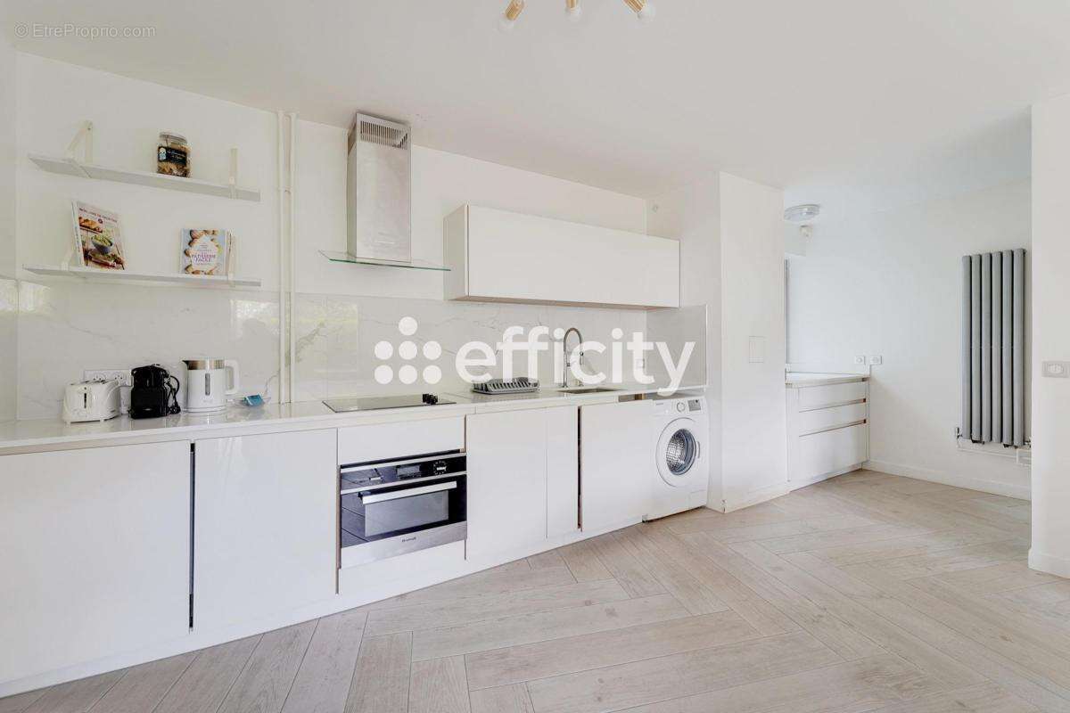 Appartement à NEUILLY-SUR-SEINE
