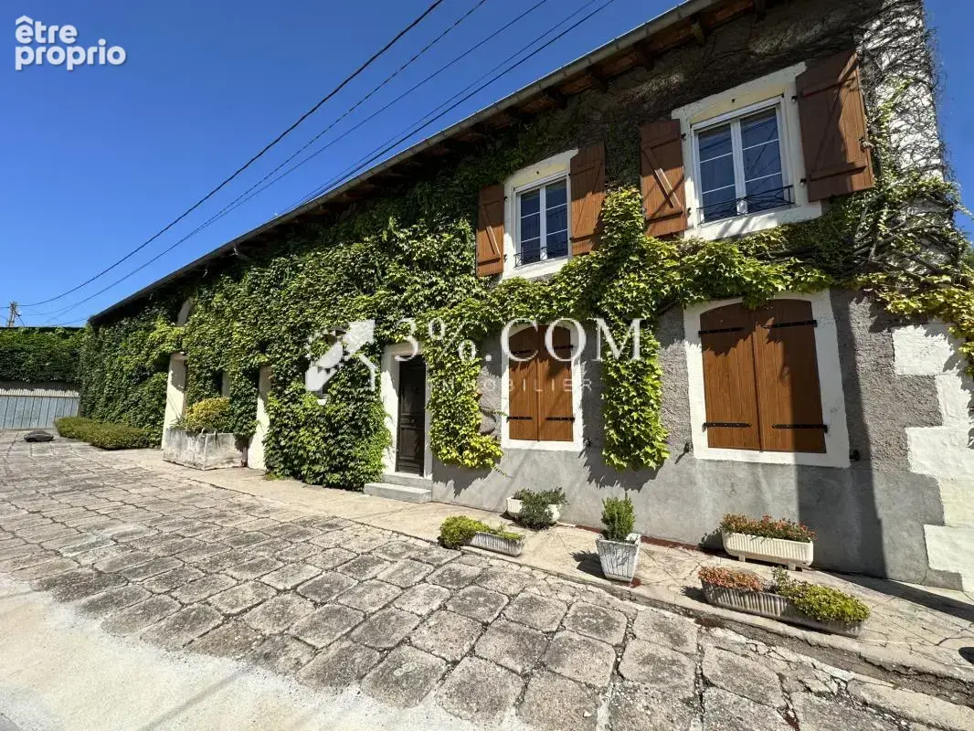 Maison de village 300 m2 - terrain 8.5 hectares - box pour c - photo 3