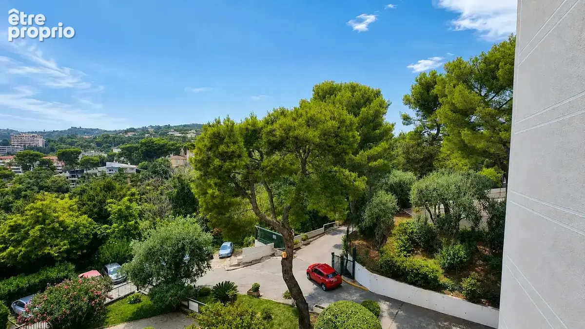Cimiez – 56 m², terrasse, piscine, parking : le 2 pièces idéal - photo 2