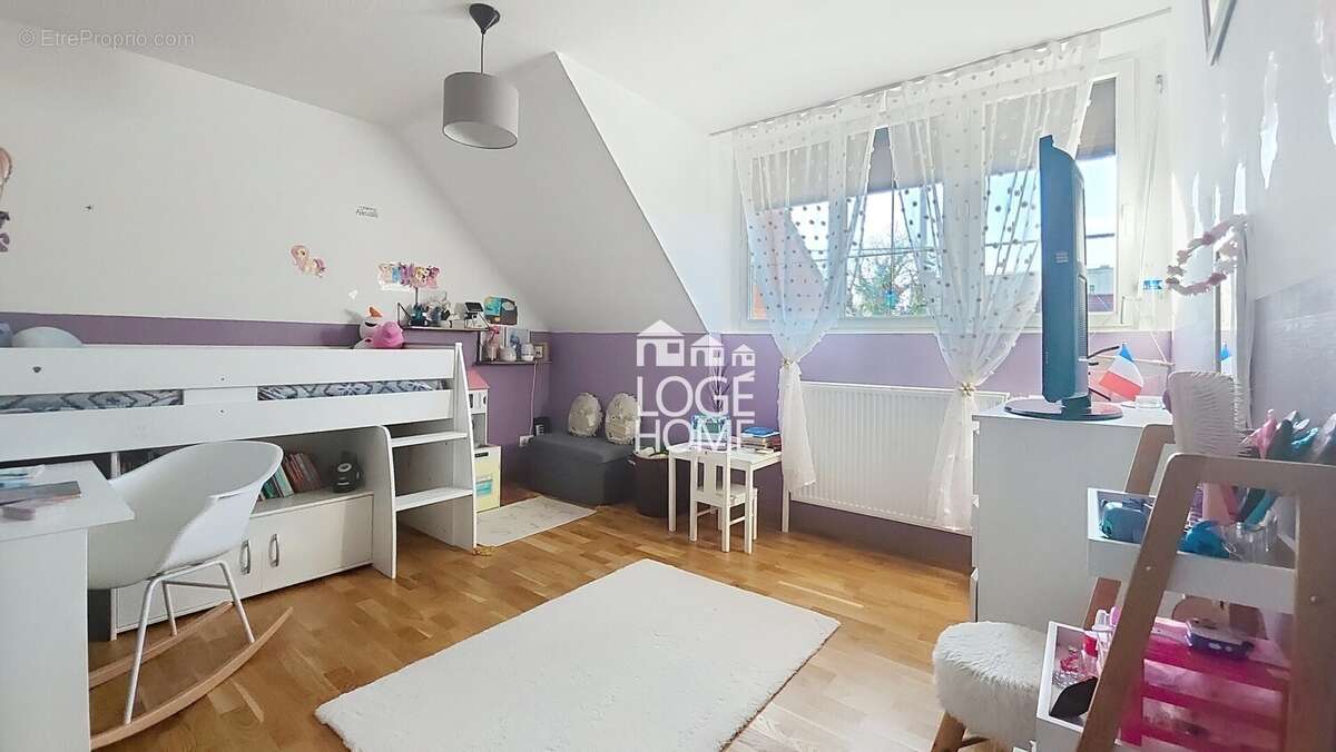 Chambre 17 m² - Maison à HENIN-BEAUMONT
