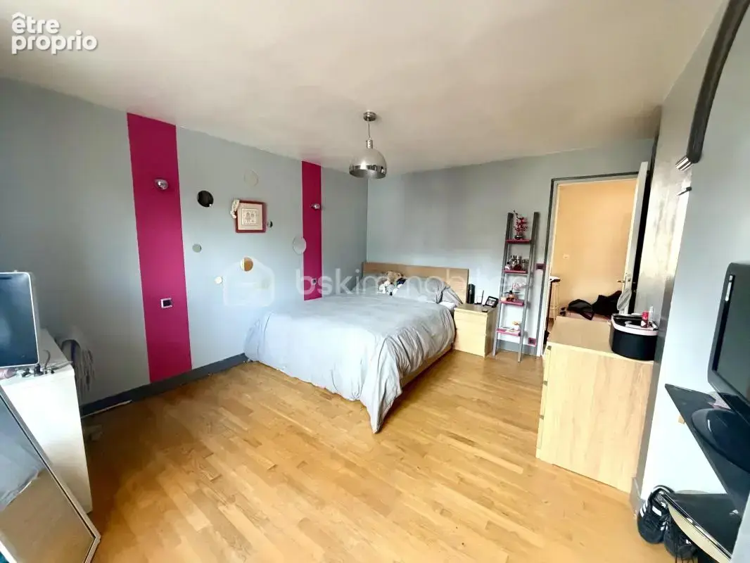 Maison de ville T6 135 m² – Cour privative 40 m² – Terrasse en mezzanine sans vis-à-vis - photo 4
