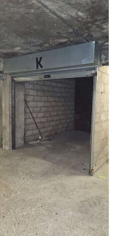 Parking à PARIS-12E