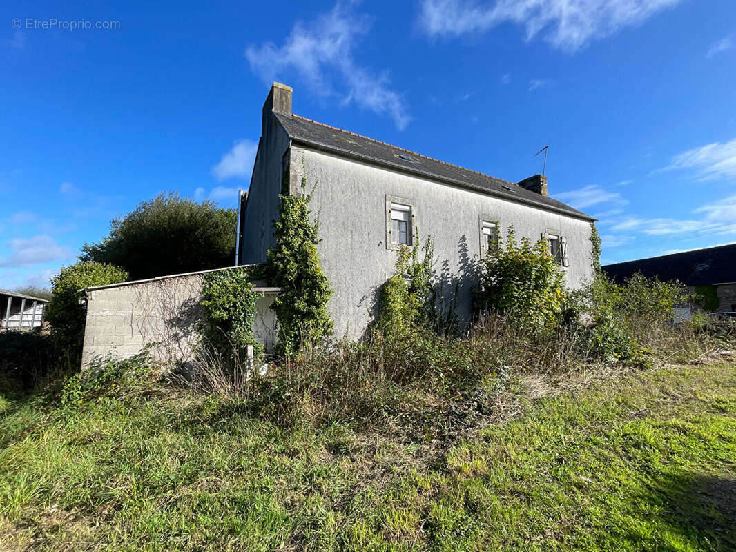 Corps de ferme à rénover avec grande maison + hangar récent de 170 m² - photo 4