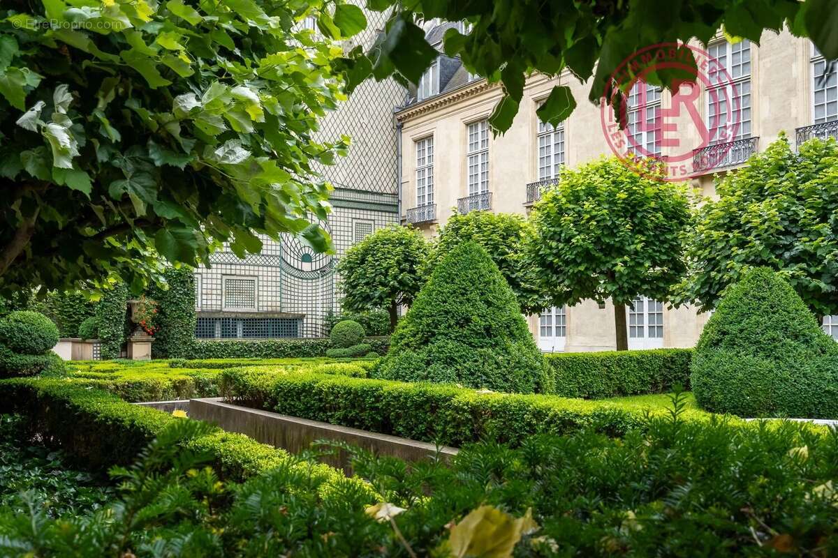 Appartement à PARIS-3E