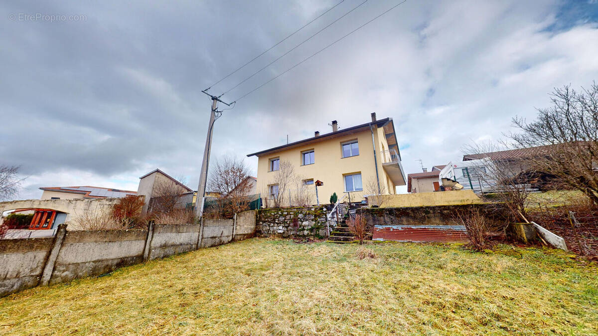 Maison à VIEU-D'IZENAVE