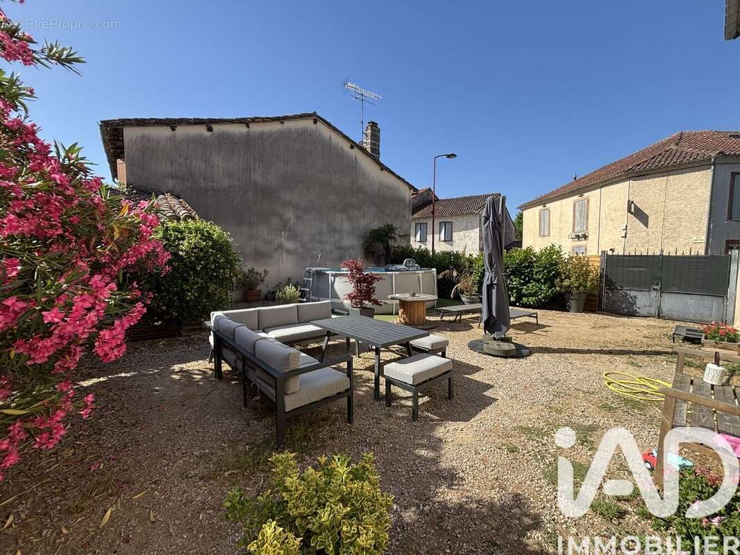Photo 2 - Maison à LAGRAVE
