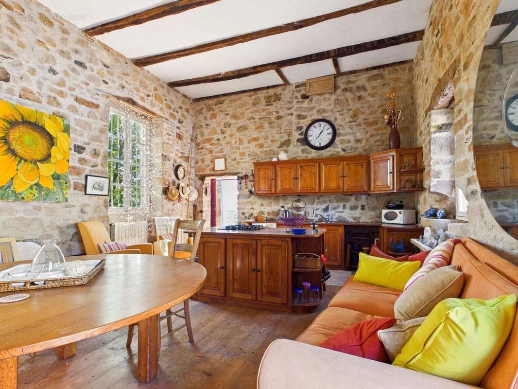 École restaurée du Quercy à couper le souffle près de Najac, avec gîte spacieux et piscine - photo 7