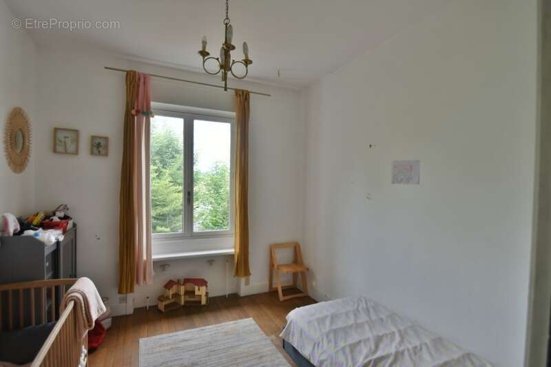 Maison à COURS-LA-VILLE