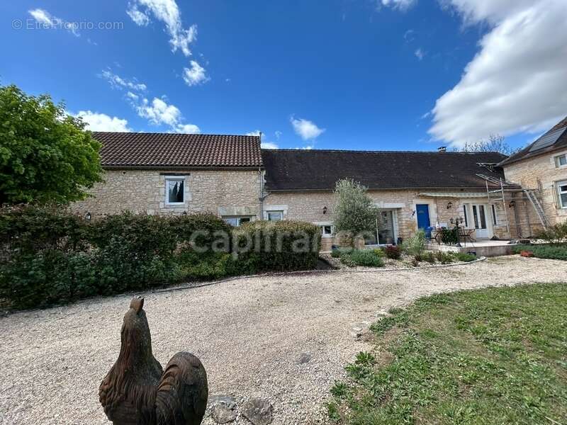 Dpt Dordogne (24), à vendre COULAURES maison P11 de 390 m² - Terrain de 4 828,00 m² - Plain pied - photo 17
