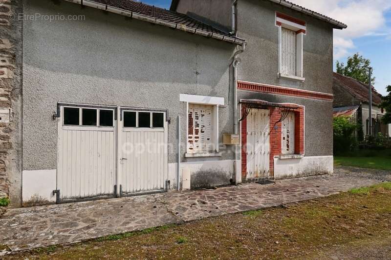 Maison à SAINT-GEORGES-LES-LANDES