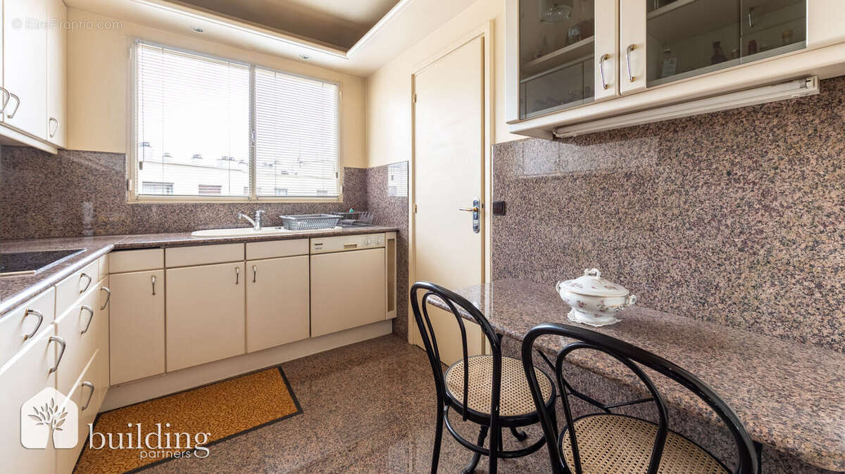 Appartement à PARIS-16E