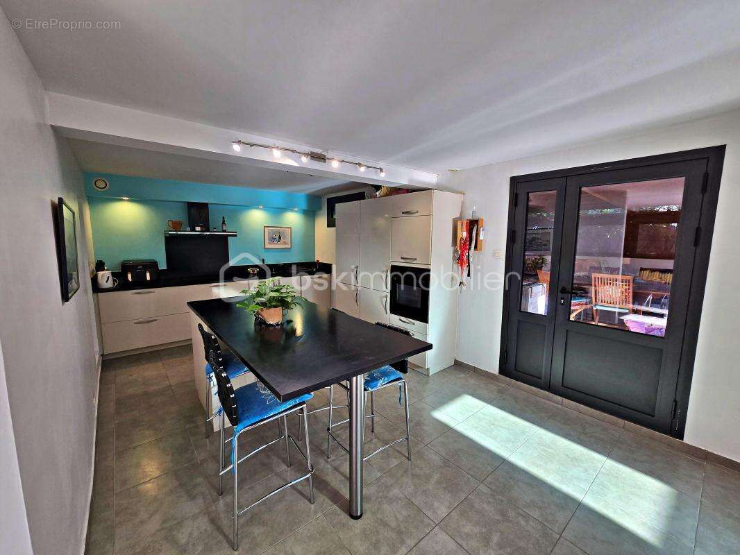 EXCLUSIVITÉ – À 100 m de la mer – Maison T5 + Duplex indépendant – Idéal famille, investissement ou projet multigénérationnel - photo 4