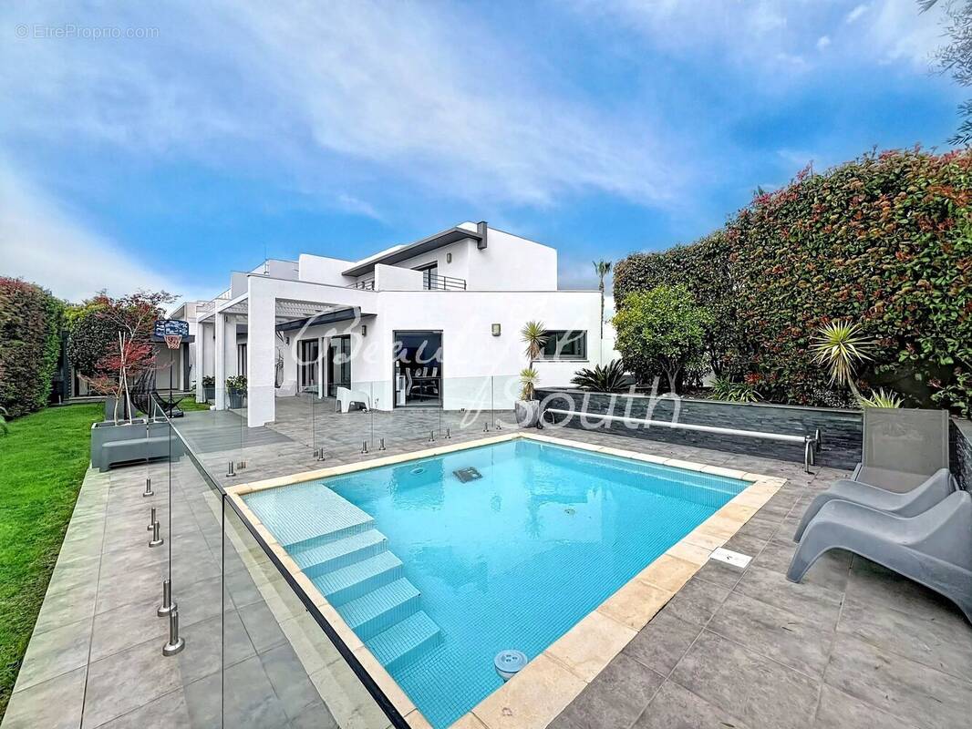 Maison à VILLENEUVE-DE-LA-RAHO