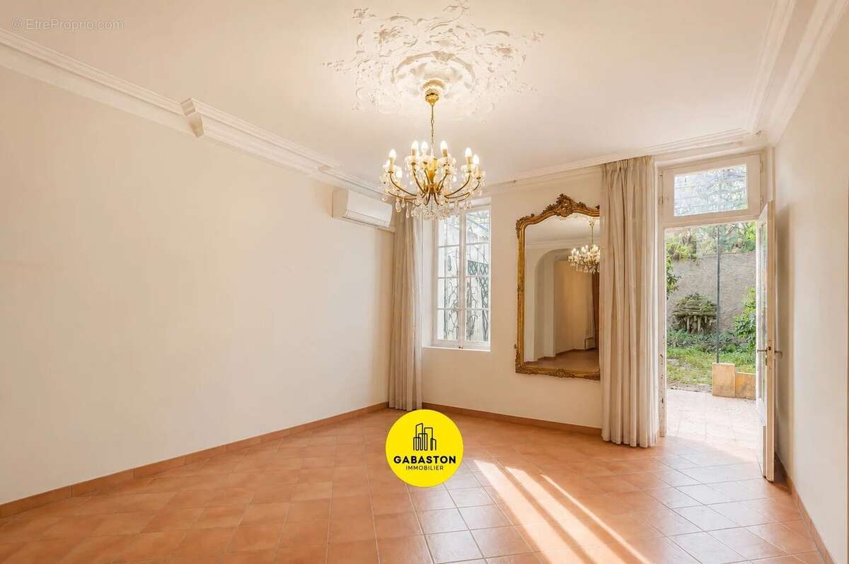 Appartement à MARSEILLE-5E