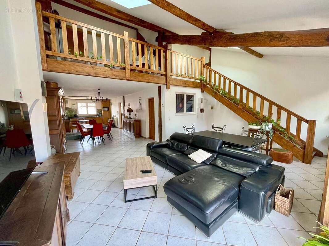 Maison à COSNES-ET-ROMAIN