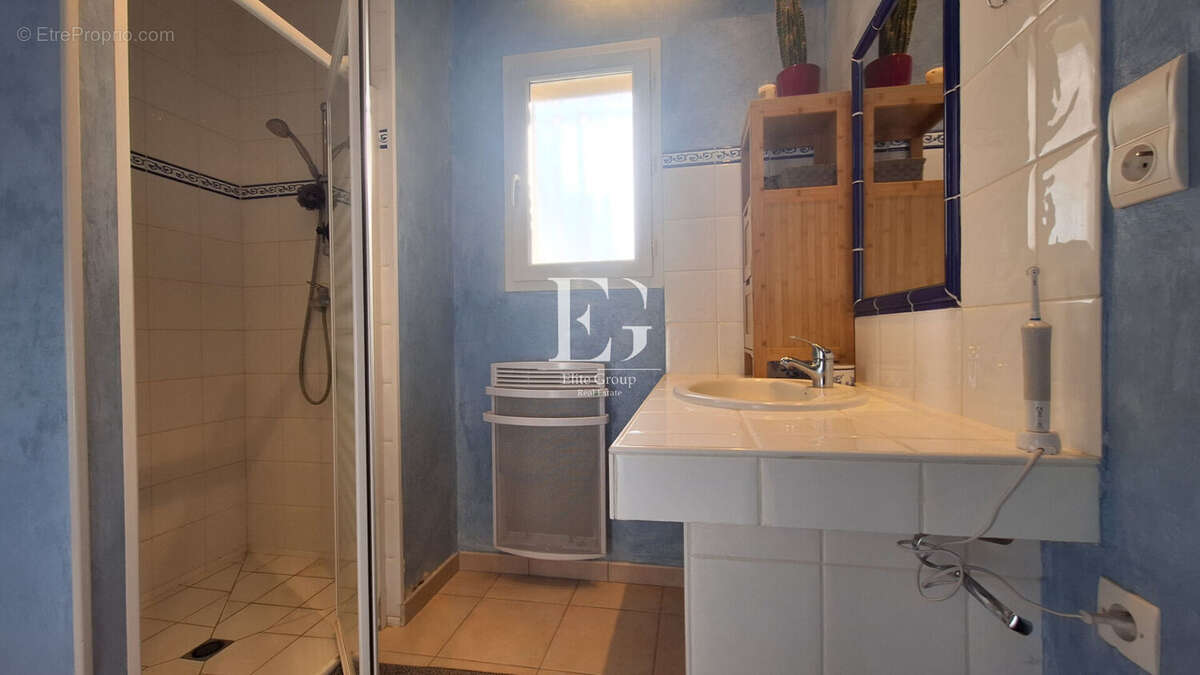 Maison à SAINT-MEME-LES-CARRIERES