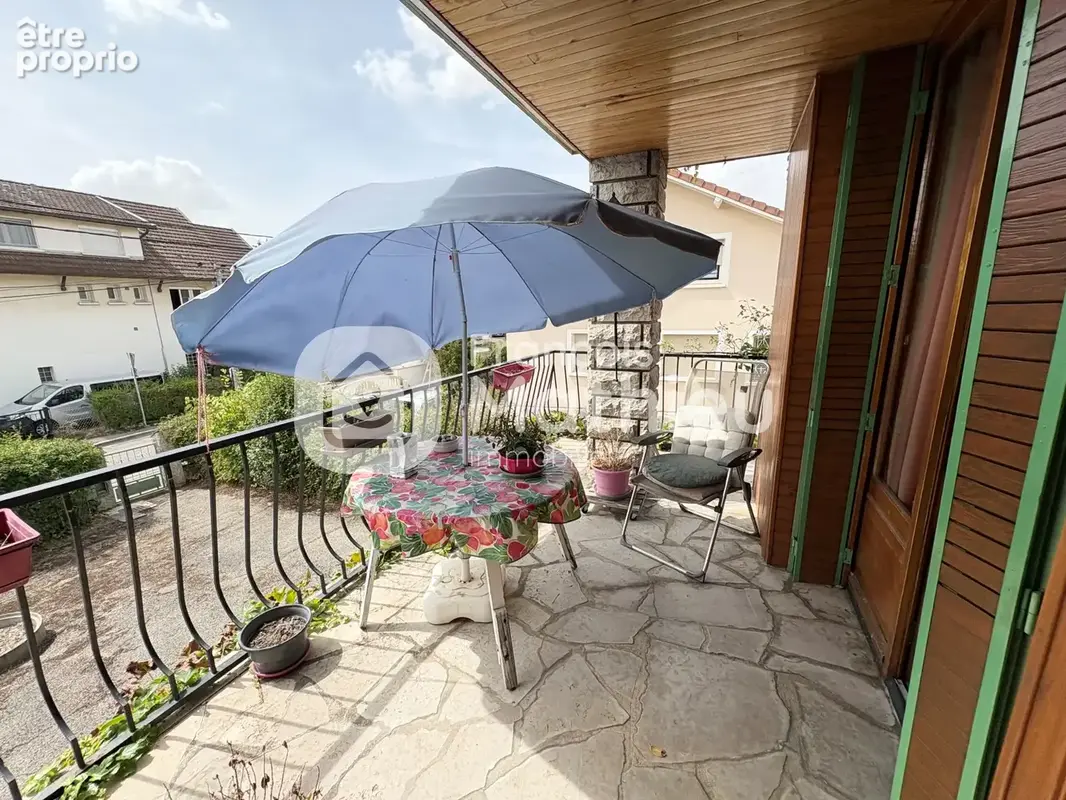 Villars les Dombes : Maison sur sous-sol complet 94m2 hab - 3ch - garage 41m2 - terrain 892m2 - photo 4