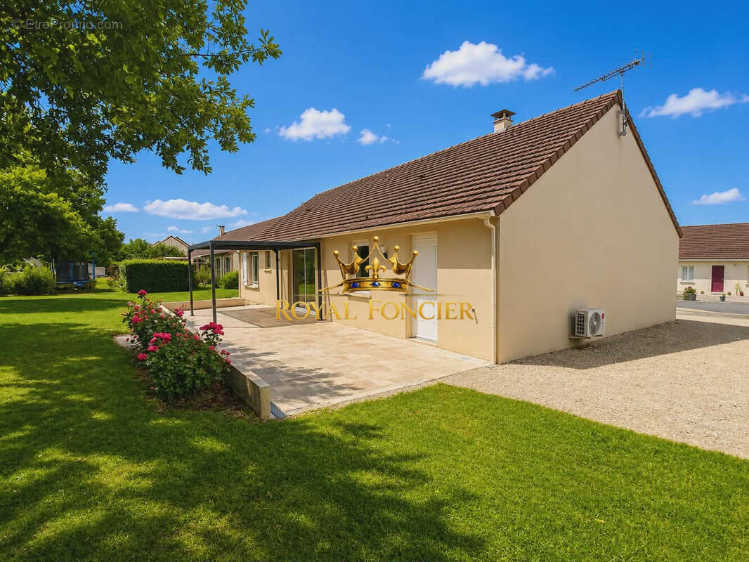 Plain pied de 100 m2 avec garage  - Maison à YZEURES-SUR-CREUSE