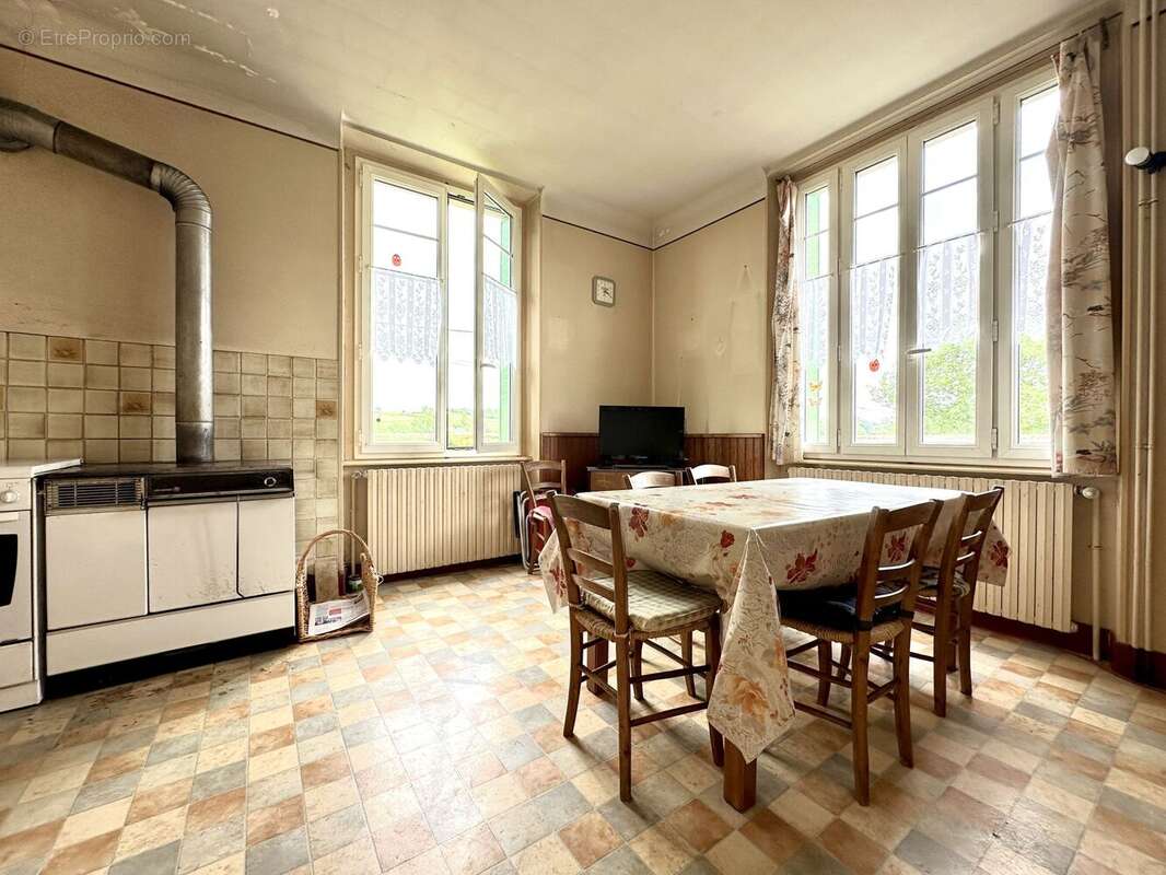 Maison à SAINT-GERVAIS-D'AUVERGNE