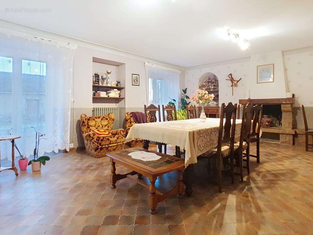 Maison à TINTENIAC