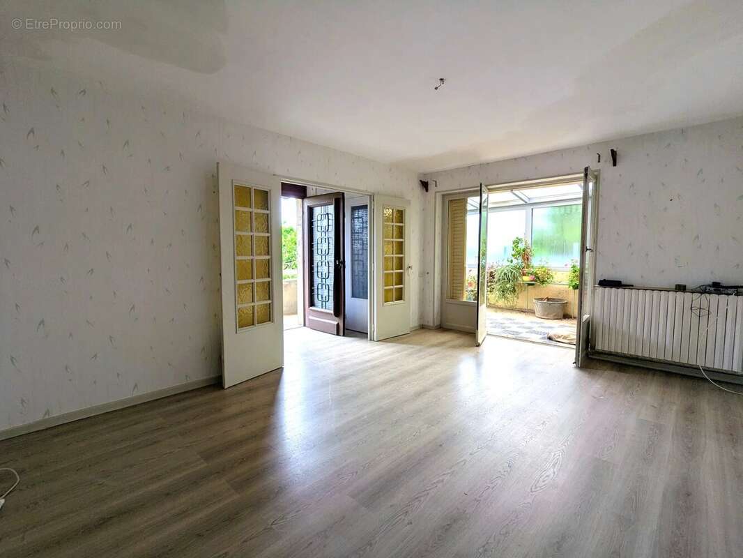 Maison à AZE