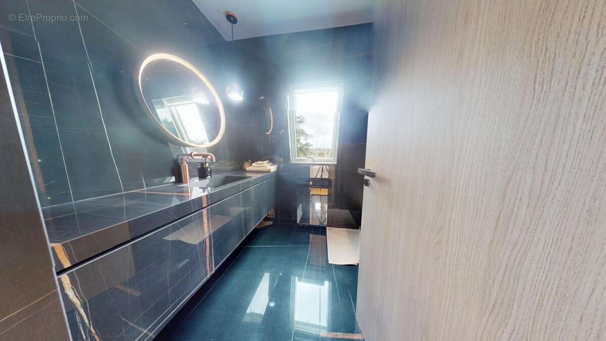 Maison à SAINT-MAUR-DES-FOSSES